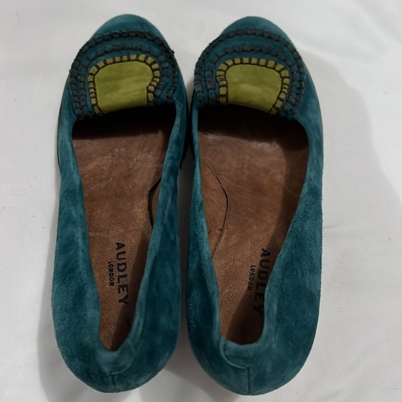 Audley London Turquoise Suede Tooled Leather Heels - Picture 3 of 9